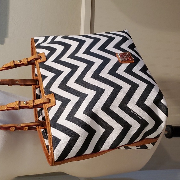 Dooney & Bourke chevron tote large - Picture 2 of 15